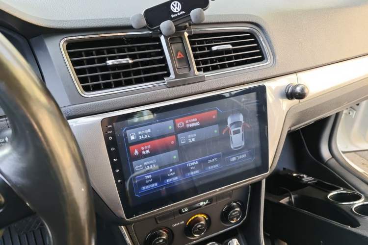 Used Volkswagen Lavida 2017 230TSI DSG Comfort Edition Audio And AC Panel