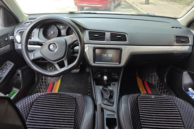 Used Volkswagen Lavida 2017 1.6L Automatic Fashion Edition Center Console