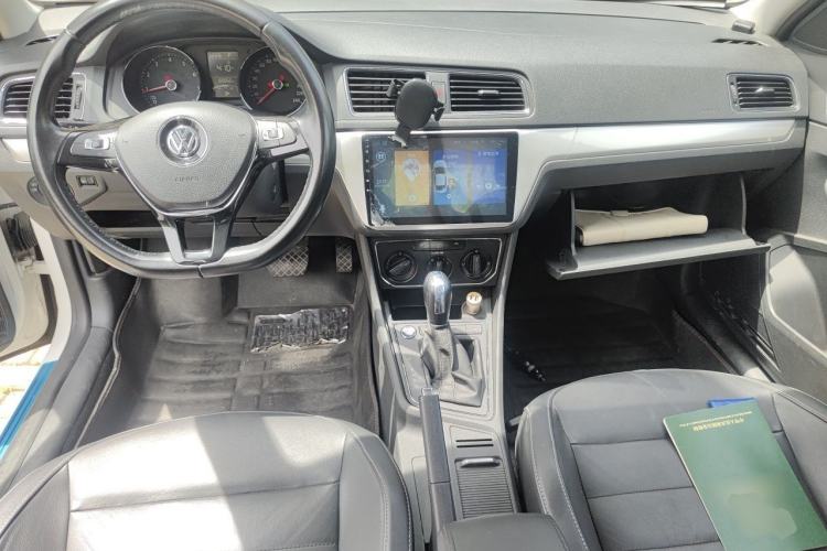 Used Volkswagen Lavida 2017 1.6L Automatic Comfort Edition Center Console