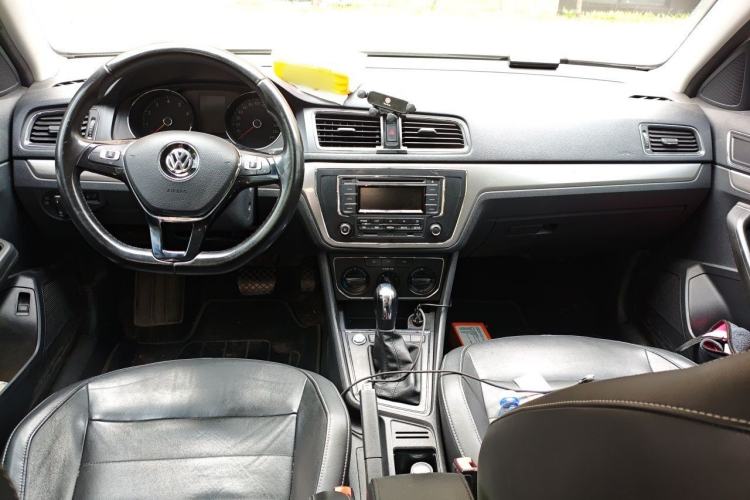 Used Volkswagen Lavida 2017 1.6L Automatic Comfort Edition Center Console