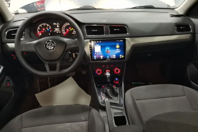 Used Volkswagen Lavida 2017 1.6L Automatic Fashion Edition Center Console