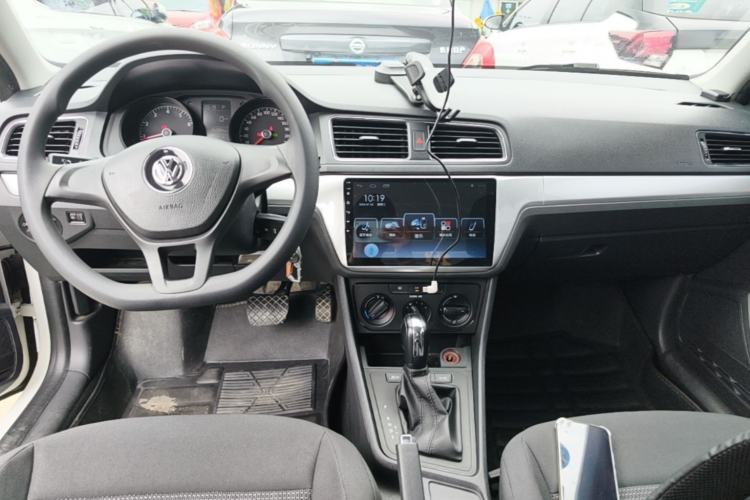Used Volkswagen Lavida 2017 1.6L Automatic Fashion Edition Center Console