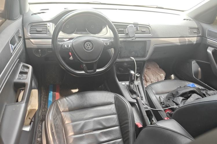 Used Volkswagen Lavida 2017 1.6L Automatic Comfort Edition Center Console