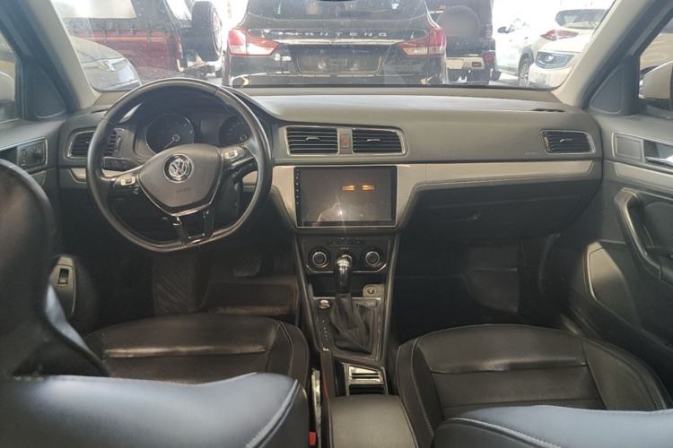 Used Volkswagen Lavida 2017 1.6L Automatic Comfort Edition Center Console