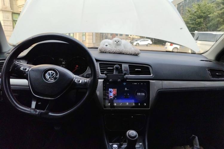 Used Volkswagen Lavida 2017 1.6L Manual Comfort Edition Center Console