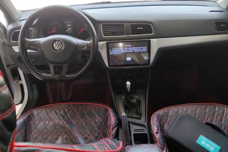 Used Volkswagen Lavida 2017 1.6L Automatic Fashion Edition Center Console
