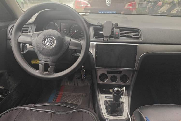 Used Volkswagen Lavida 2017 1.6L Manual Fashion Edition Center Console