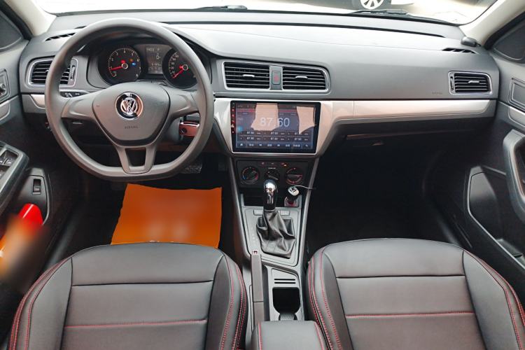 Used Volkswagen Lavida 2017 1.6L Automatic Fashion Edition Center Console