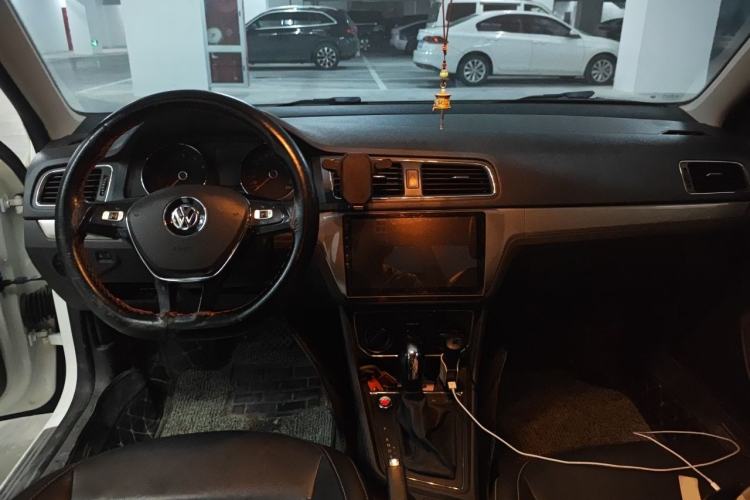 Used Volkswagen Lavida 2017 1.6L Automatic Comfort Edition Center Console