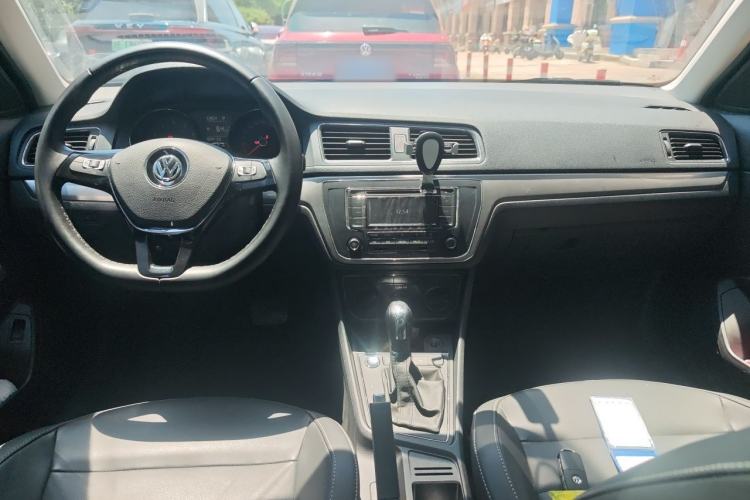 Used Volkswagen Lavida 2017 1.6L Automatic Comfort Edition Center Console