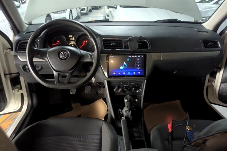 Used Volkswagen Lavida 2017 1.6L Manual Fashion Edition Center Console