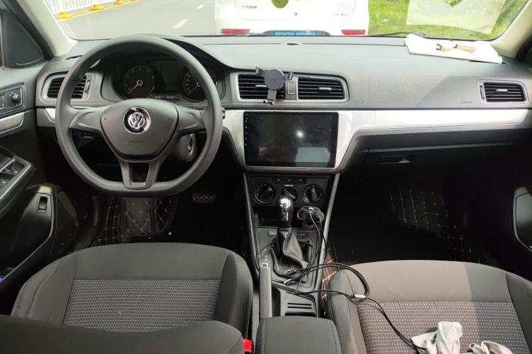 Used Volkswagen Lavida 2017 1.6L Automatic Fashion Edition Center Console