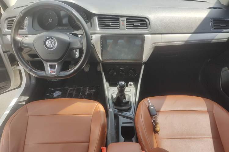 Used Volkswagen Lavida 2017 1.6L Manual Fashion Edition Center Console