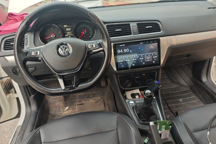Used Volkswagen Lavida 2017 1.6L Manual Comfort Edition Center Console