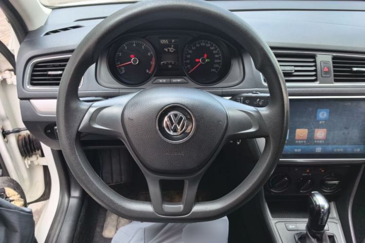 Used Volkswagen Lavida 2017 1.6L Automatic Fashion Edition Center Console