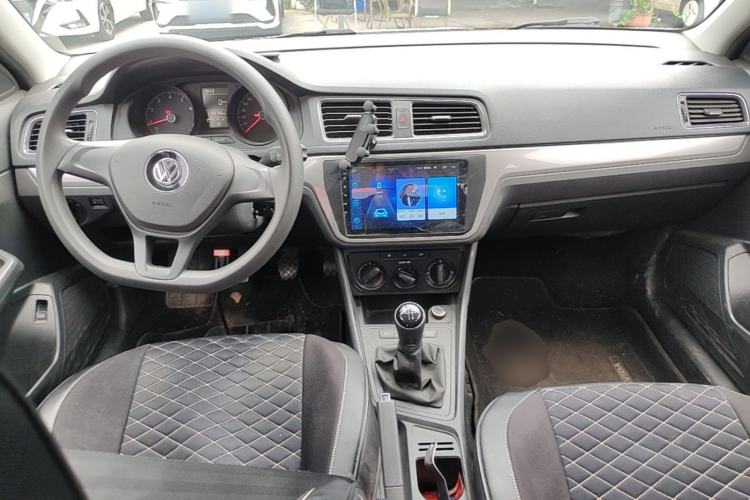 Used Volkswagen Lavida 2017 1.6L Manual Fashion Edition Center Console