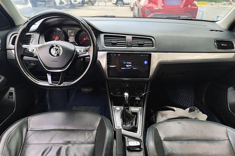 Used Volkswagen Lavida 2017 1.6L Automatic Comfort Edition Center Console