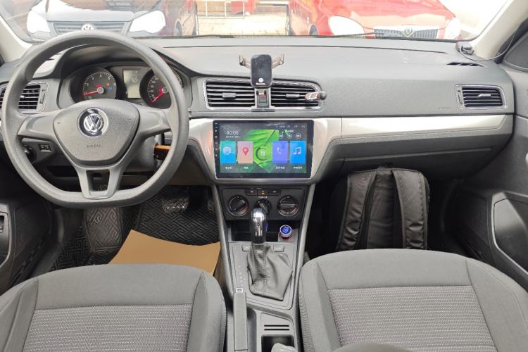 Used Volkswagen Lavida 2017 1.6L Automatic Fashion Edition Center Console