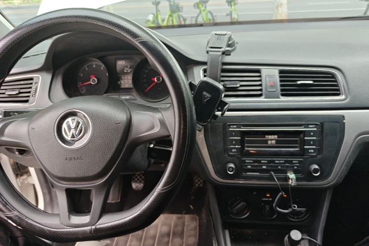 Used Volkswagen Lavida 2017 1.6L Manual Fashion Edition Center Console