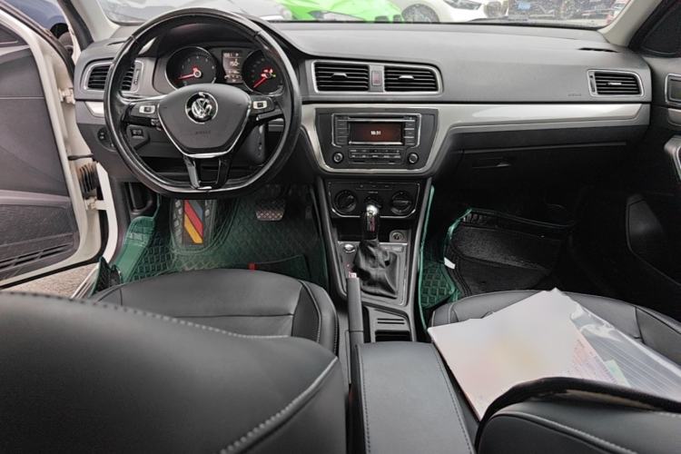 Used Volkswagen Lavida 2017 1.6L Automatic Comfort Edition Center Console