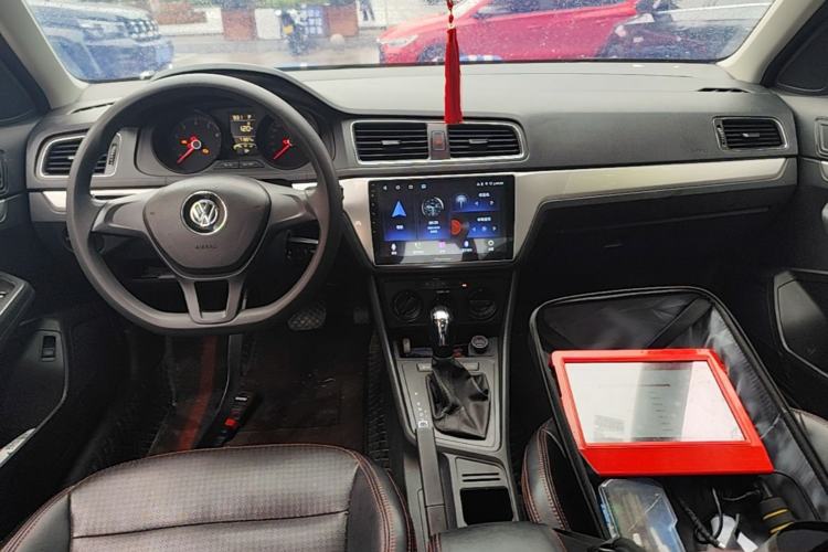 Used Volkswagen Lavida 2017 1.6L Automatic Fashion Edition Center Console