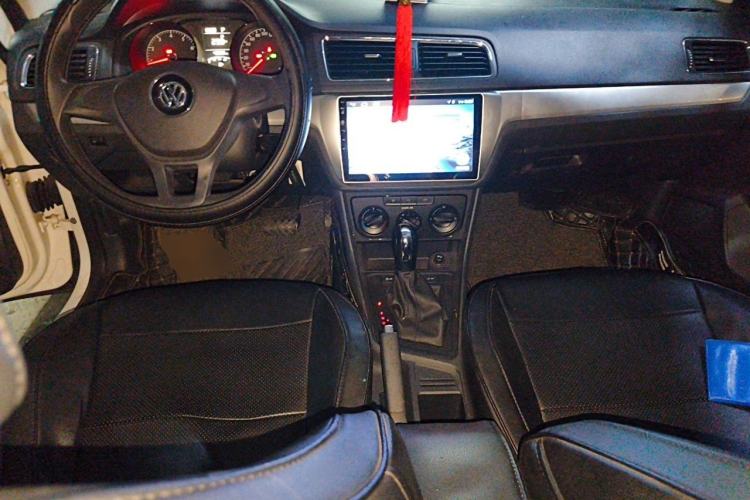 Used Volkswagen Lavida 2017 1.6L Automatic Fashion Edition Center Console