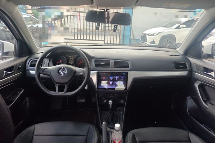 Used Volkswagen Lavida 2017 1.6L Automatic Fashion Edition Center Console