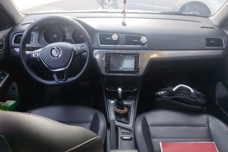Used Volkswagen Lavida 2017 1.6L Automatic Comfort Edition Center Console