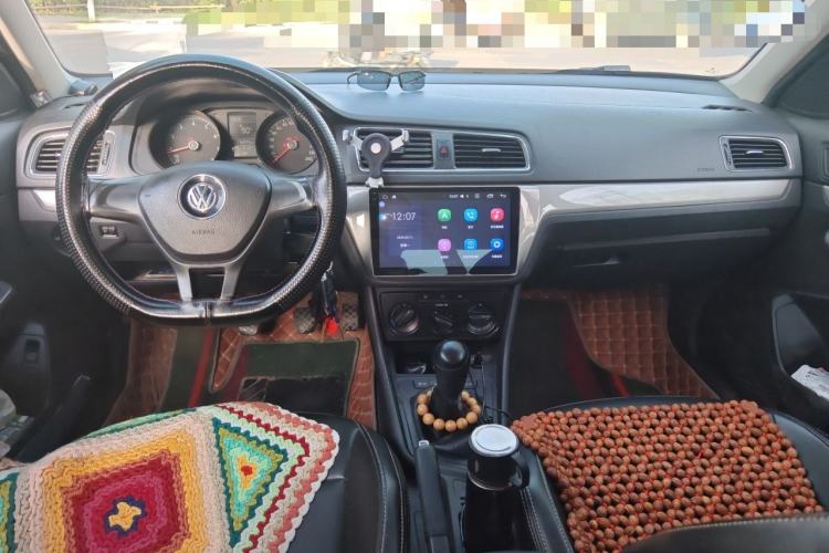 Used Volkswagen Lavida 2017 1.6L Manual Fashion Edition Center Console