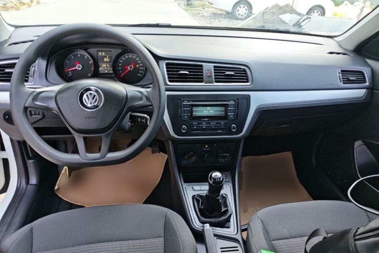 Used Volkswagen Lavida 2017 1.6L Manual Fashion Edition Center Console
