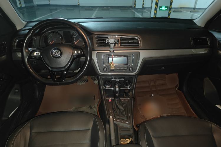 Used Volkswagen Lavida 2017 1.6L Automatic Comfort Edition Center Console
