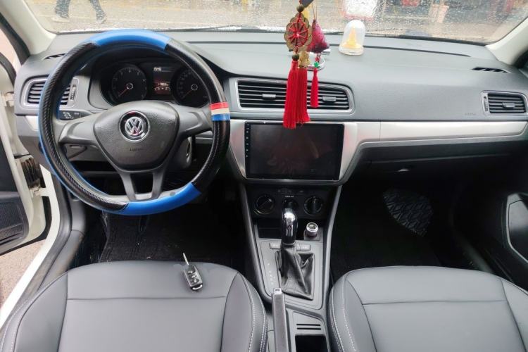 Used Volkswagen Lavida 2017 1.6L Automatic Fashion Edition Center Console