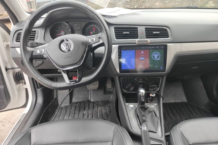 Used Volkswagen Lavida 2017 1.6L Automatic Comfort Edition Center Console