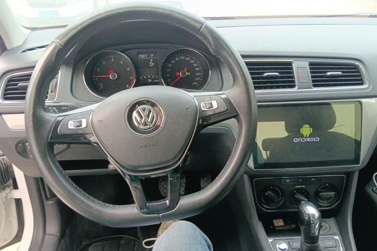 Used Volkswagen Lavida 2017 1.6L Automatic Comfort Edition Center Console