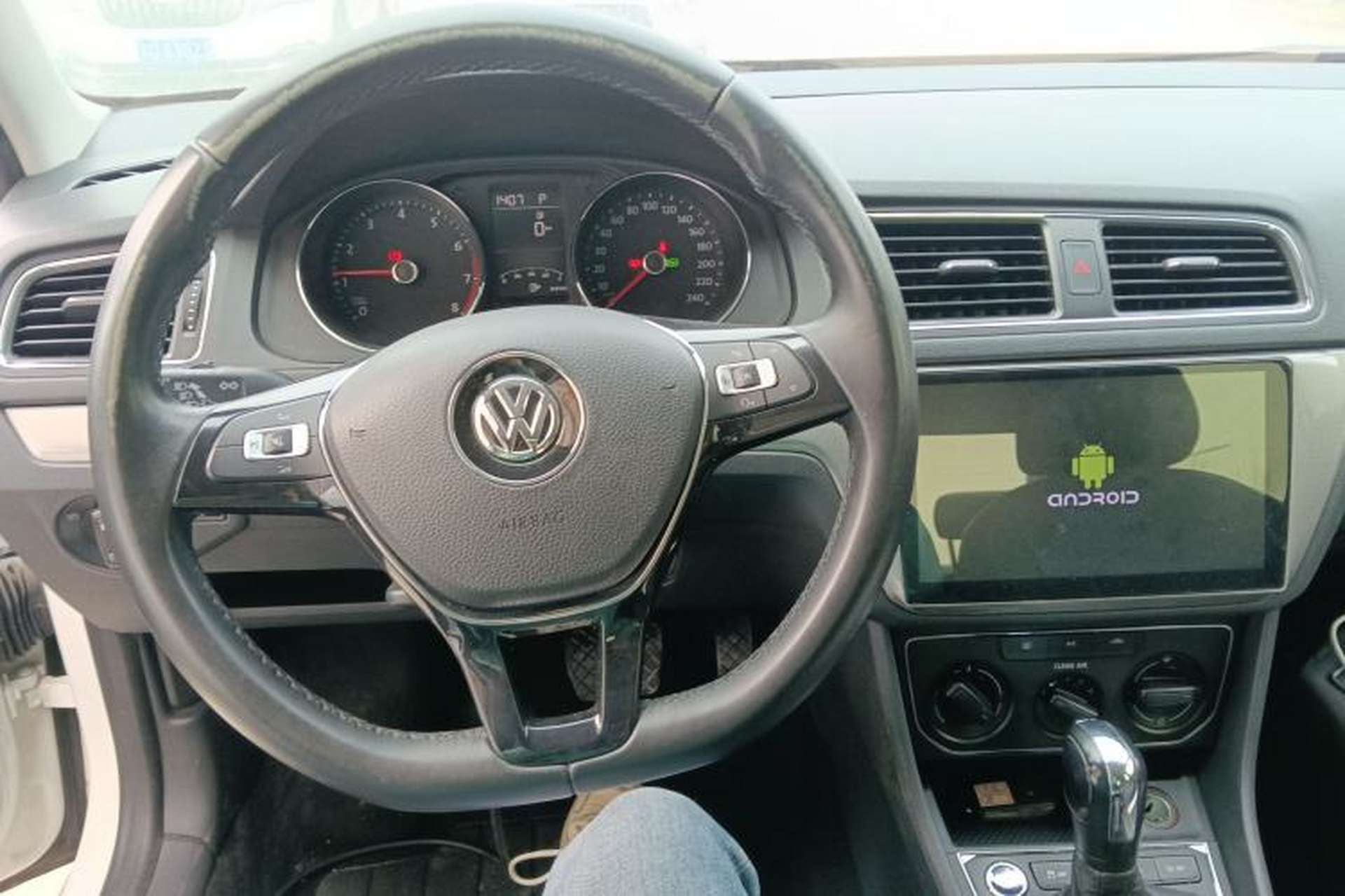 Used Volkswagen Lavida 2017 1.6L Automatic Comfort Edition Center Console