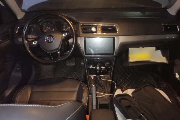 Used Volkswagen Lavida 2017 1.6L Automatic Comfort Edition Center Console