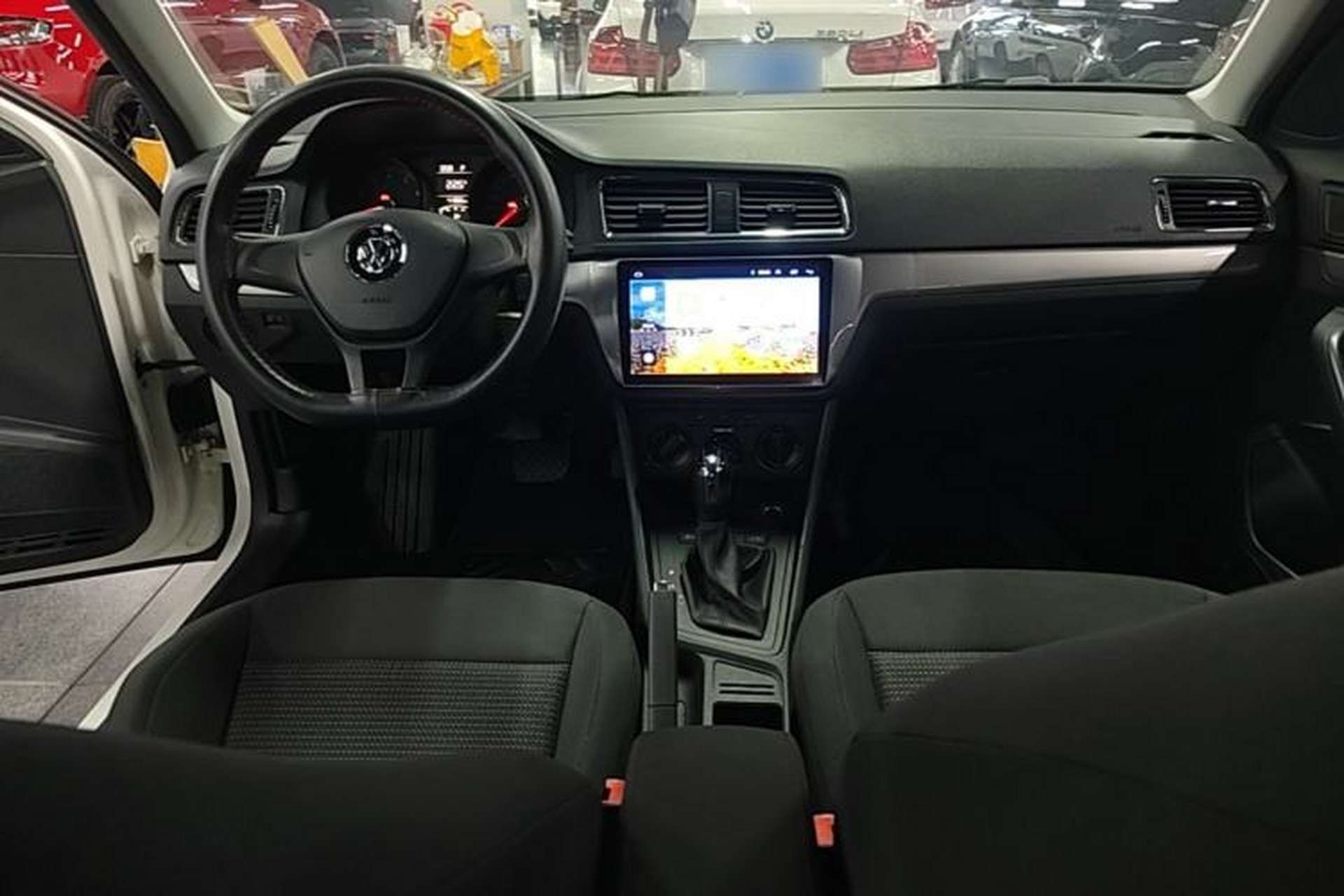 Used Volkswagen Lavida 2017 1.6L Automatic Fashion Edition Center Console