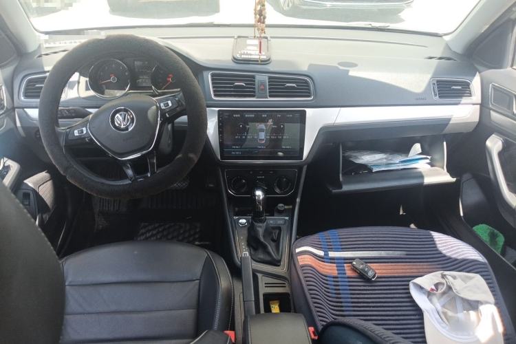 Used Volkswagen Lavida 2017 1.6L Automatic Comfort Edition Center Console