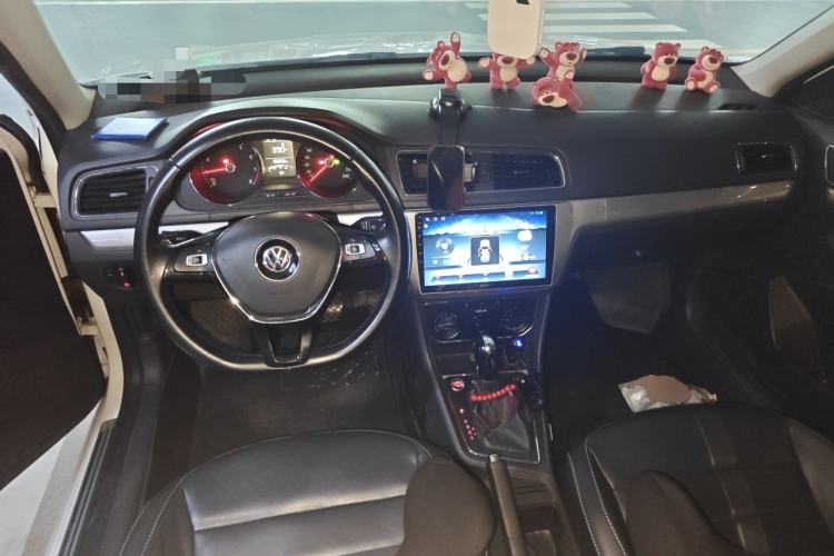 Used Volkswagen Lavida 2017 1.6L Automatic Comfort Edition Center Console