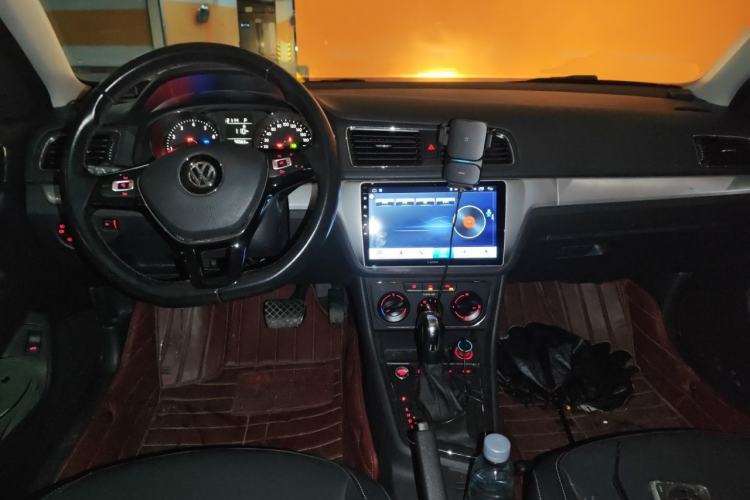Used Volkswagen Lavida 2017 1.6L Automatic Comfort Edition Center Console