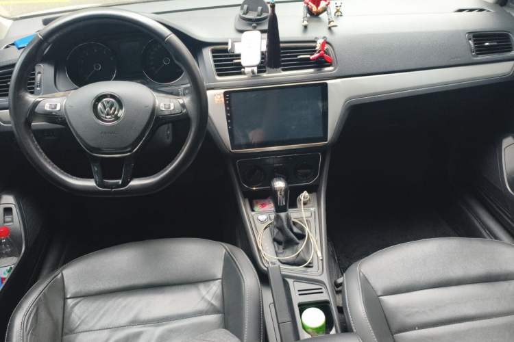 Used Volkswagen Lavida 2017 1.6L Automatic Comfort Edition Center Console
