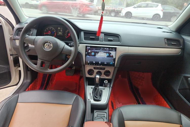 Used Volkswagen Lavida 2017 1.6L Automatic Comfort Edition Center Console