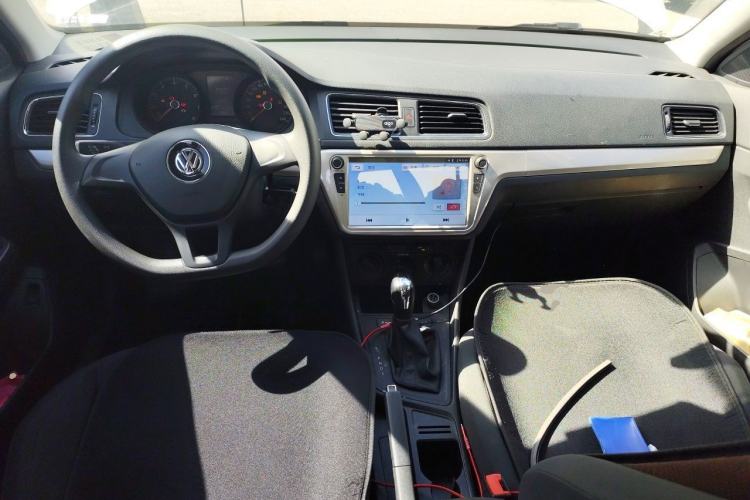 Used Volkswagen Lavida 2017 1.6L Automatic Fashion Edition Center Console
