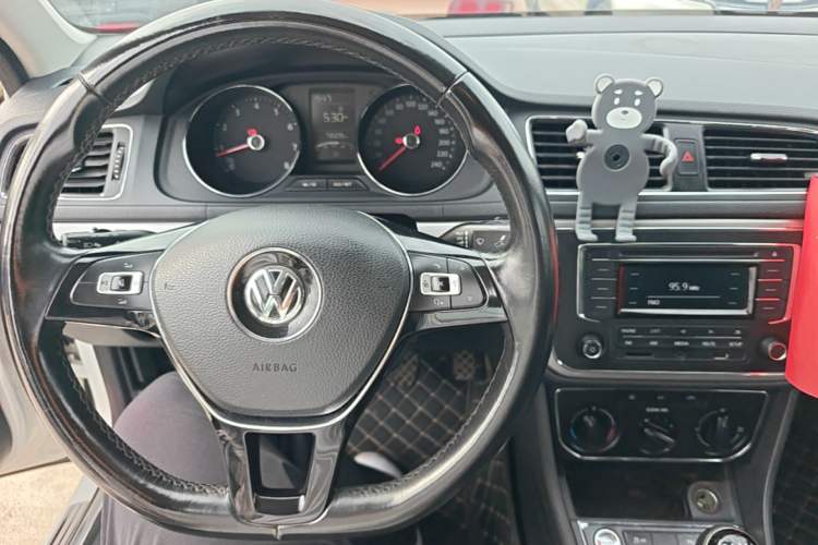 Used Volkswagen Lavida 2017 1.6L Manual Comfort Edition Center Console