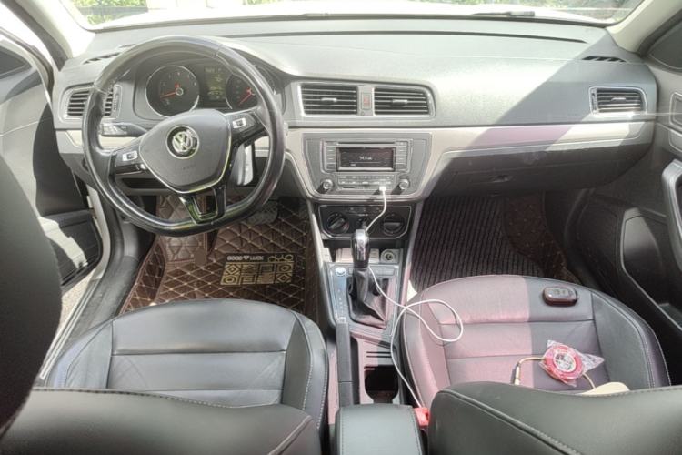 Used Volkswagen Lavida 2017 1.6L Automatic Comfort Edition Center Console