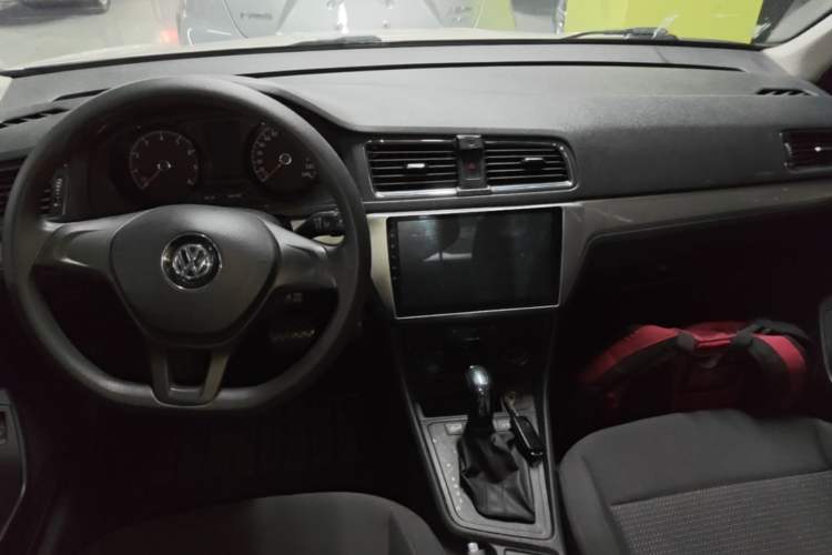 Used Volkswagen Lavida 2017 1.6L Automatic Fashion Edition Center Console