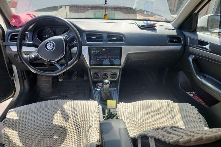 Used Volkswagen Lavida 2017 1.6L Manual Comfort Edition Center Console