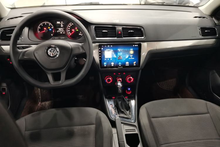 Used Volkswagen Lavida 2017 1.6L Automatic Fashion Edition Center Console
