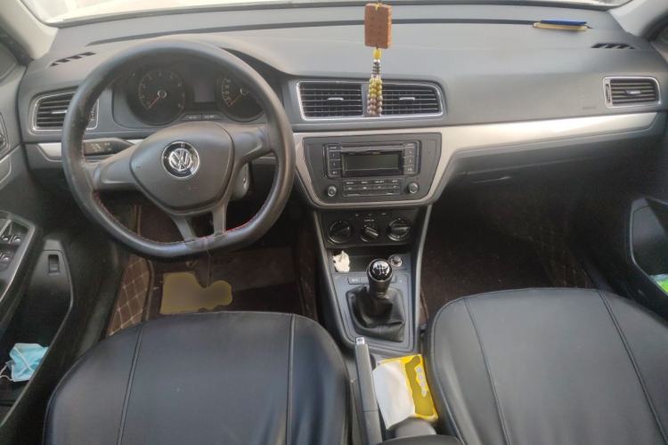 Used Volkswagen Lavida 2017 1.6L Manual Fashion Edition Center Console