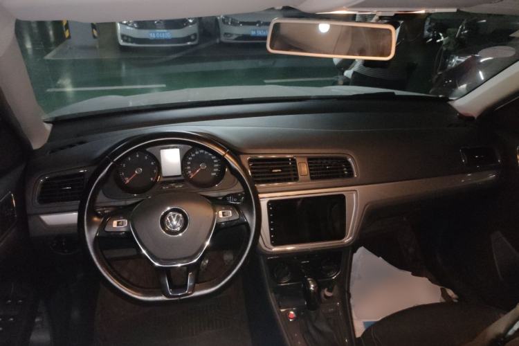 Used Volkswagen Lavida 2017 1.6L Automatic Comfort Edition Center Console